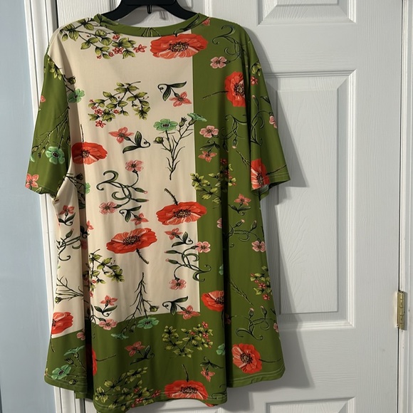 Size 4X tunic by Lily - Picture 2 of 2